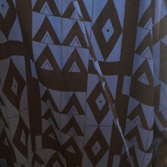 Blue/Black pattern LRG sheer top - Picture 6 of 8